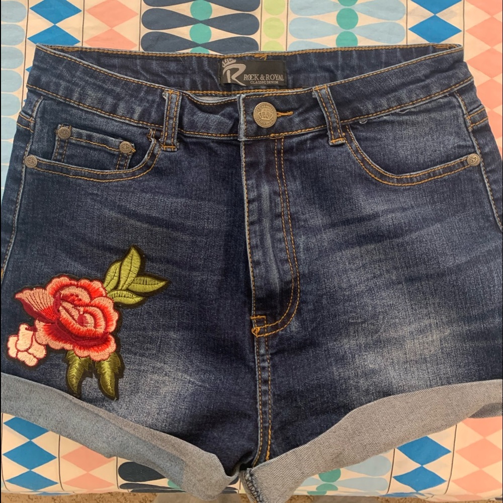dark wash shorts with embroidery rose!